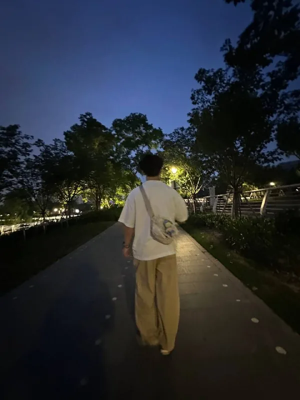 🚶
